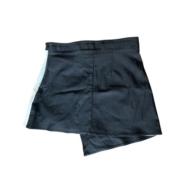 Nasty Gal Asymmetrical Snap Front Skirt Faux Wrap Black White Sz Medium Side Zip - Picture 2 of 9